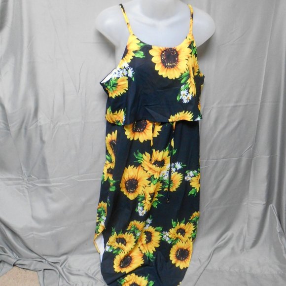 NWT VYNCS Popular floral spaghetti strap dress M - Picture 1 of 5